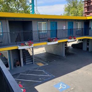 Signature Inn Oakland